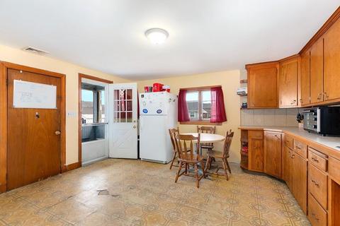 111 Woodlawn St, Everett, MA 02149 photo 3