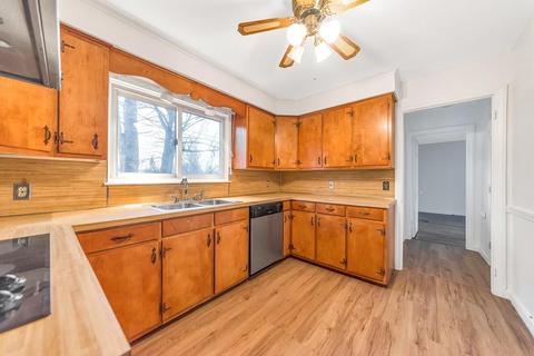 201 Overlook Dr, Springfield, MA 01118 photo 16
