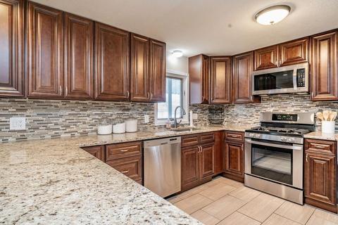 80 Dunn St, Chicopee, MA 01020 photo 9