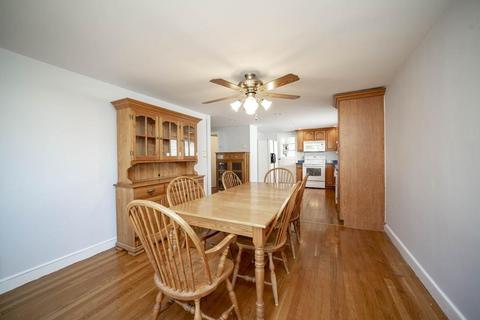 17 Griswold St, Everett, MA 02149 photo 4