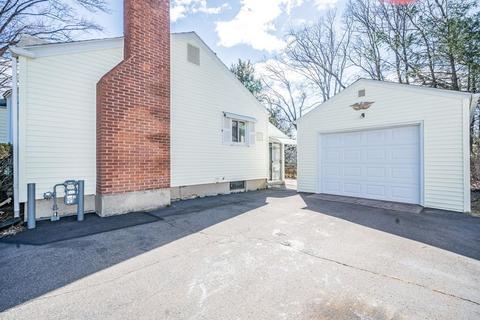 123 Manning St, Chicopee, MA 01020 photo 3