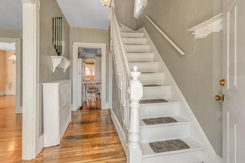 25 Temple St, Reading, MA 01867 photo 4