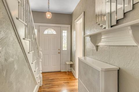 25 Temple St, Reading, MA 01867 photo 5