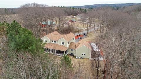 104 Walnut St, Berlin, MA 01503 photo 3