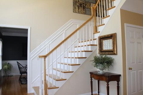 52 Crownshield Ave, Uxbridge, MA 01569 photo 2