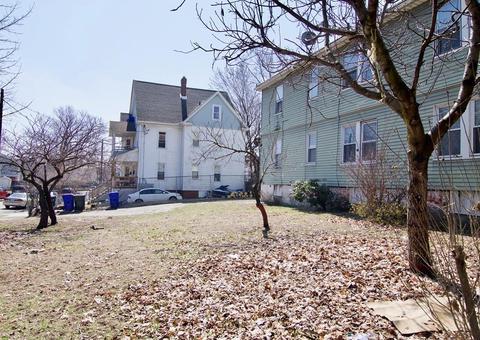 385 Franklin St, Springfield, MA 01104 photo 2