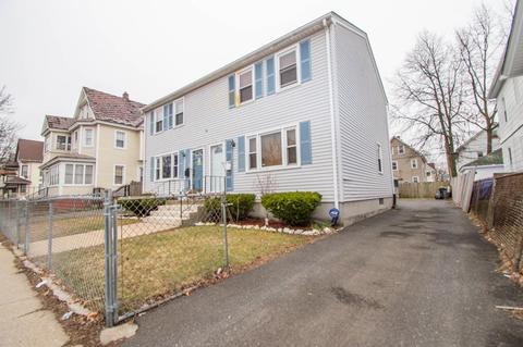 697 Carew St, Springfield, MA 01104 photo 2