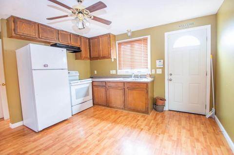 697 Carew St, Springfield, MA 01104 photo 3