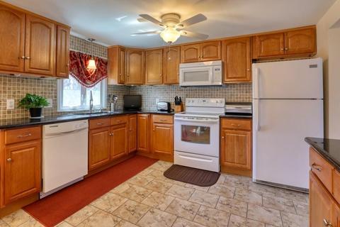 50 Martel Rd, Springfield, MA 01119 photo 5