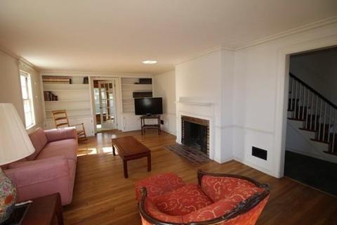39 Beach St, Marblehead, MA 01945 photo 2