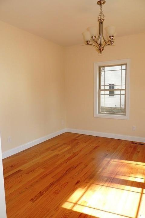 85 Elaine Cir, Springfield, MA 01109 photo 5