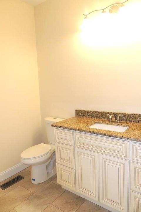 85 Elaine Cir, Springfield, MA 01109 photo 11