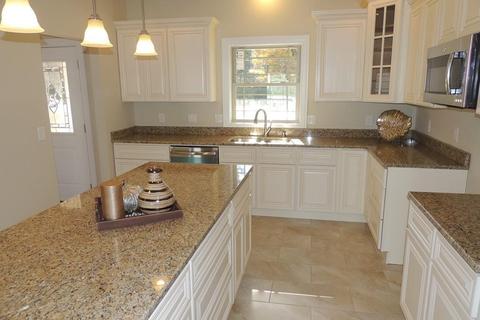 85 Elaine Cir, Springfield, MA 01109 photo 2