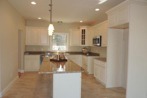 85 Elaine Cir, Springfield, MA 01109 photo 4