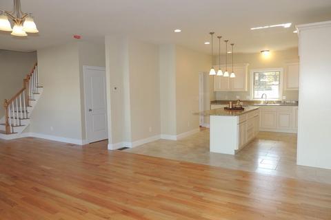 85 Elaine Cir, Springfield, MA 01109 photo 6