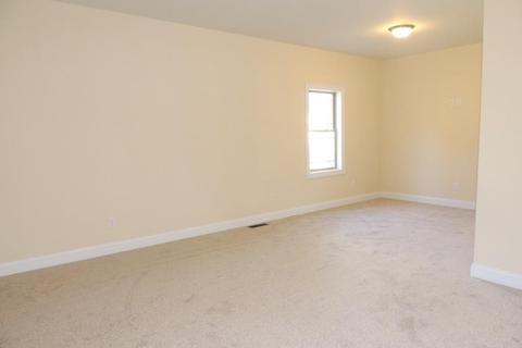 85 Elaine Cir, Springfield, MA 01109 photo 13