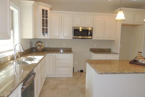 85 Elaine Cir, Springfield, MA 01109 photo 3