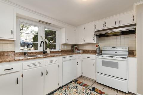 176 Greendale, Needham, MA 02494 photo 5