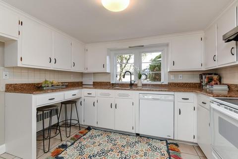 176 Greendale, Needham, MA 02494 photo 4