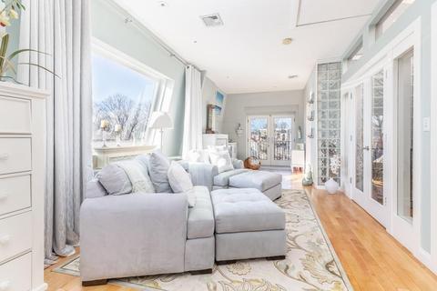 602 E 7th St, Boston, MA 02127 photo 6