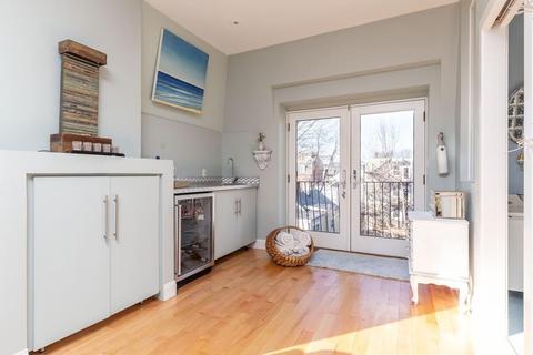 602 E 7th St, Boston, MA 02127 photo 8