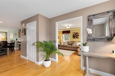 14 Marks Way, Maynard, MA 01754 photo 4