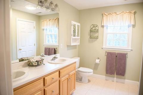 25 Ogunquit Rd, North Andover, MA 01845 photo 18