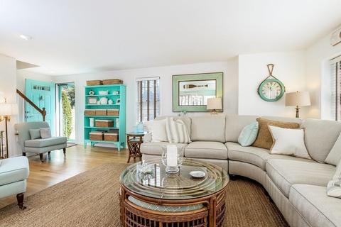 21 Seabury Ln, Barnstable, MA 02632 photo 4
