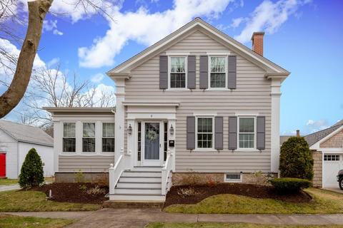 8 Walnut St, Fairhaven, MA 02719 photo 1