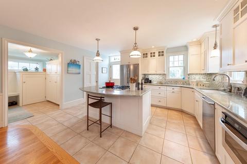 8 Walnut St, Fairhaven, MA 02719 photo 10