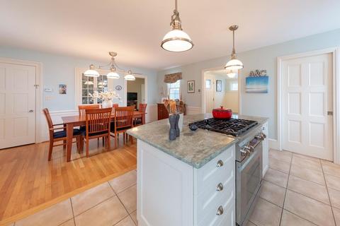 8 Walnut St, Fairhaven, MA 02719 photo 11