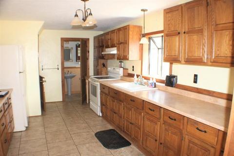 27 S Maple St, Brookfield, MA 01506 photo 6