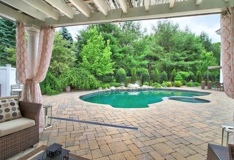 1015 High St, Dedham, MA 02026 photo 2