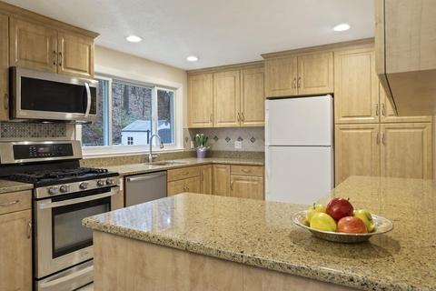 355 Singletary Ln, Framingham, MA 01702 photo 11