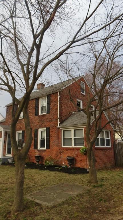 17 Vail St, Springfield, MA 01118 photo 3