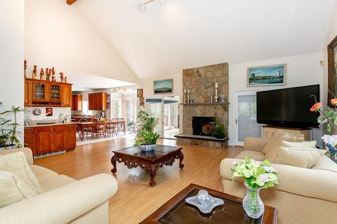 52 Cranberry Ln, Needham, MA 02492 photo 9