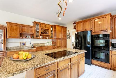 52 Cranberry Ln, Needham, MA 02492 photo 13