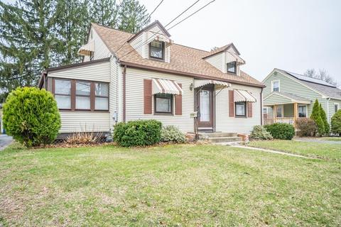 34 Thornton St, Springfield, MA 01104 photo 2