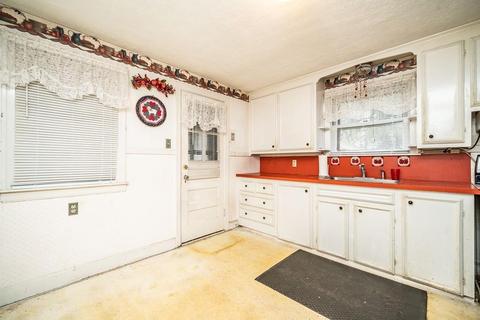 34 Thornton St, Springfield, MA 01104 photo 4