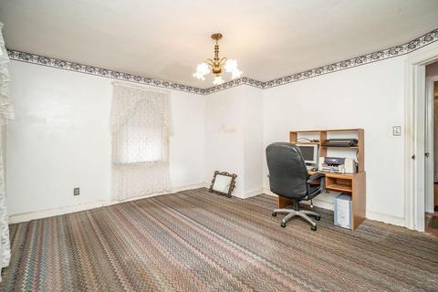 34 Thornton St, Springfield, MA 01104 photo 6