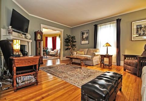 38 Forest St, Worcester, MA 01609 photo 2