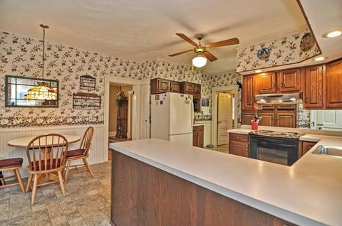 38 Forest St, Worcester, MA 01609 photo 9