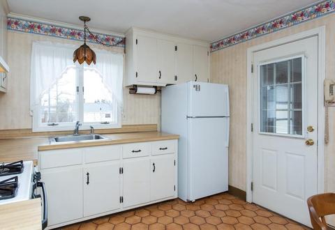 28 Surrey Rd, Springfield, MA 01118 photo 8