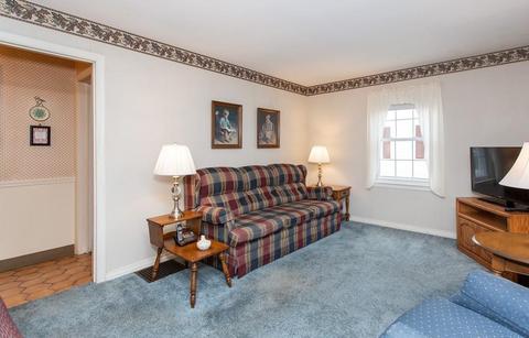 28 Surrey Rd, Springfield, MA 01118 photo 6