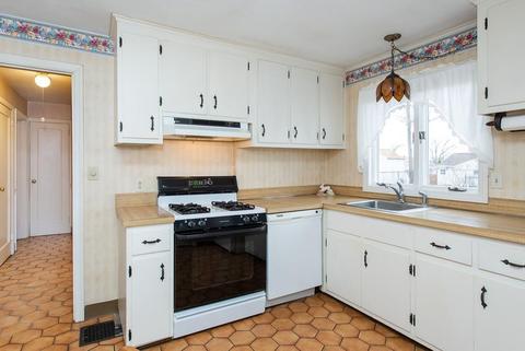 28 Surrey Rd, Springfield, MA 01118 photo 7