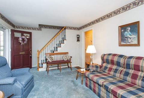 28 Surrey Rd, Springfield, MA 01118 photo 5