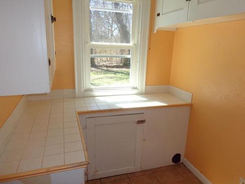 18 Wayne St, Springfield, MA 01118 photo 4