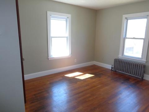 18 Wayne St, Springfield, MA 01118 photo 11