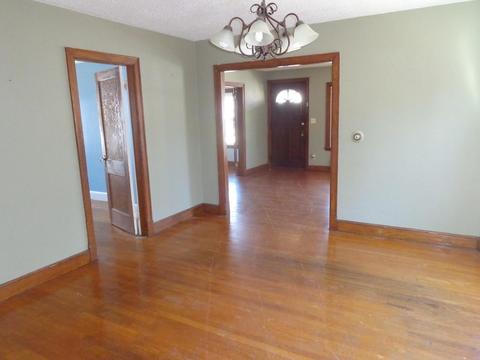 18 Wayne St, Springfield, MA 01118 photo 3