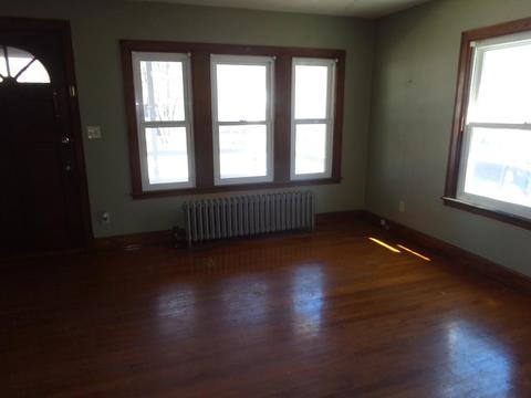 18 Wayne St, Springfield, MA 01118 photo 8